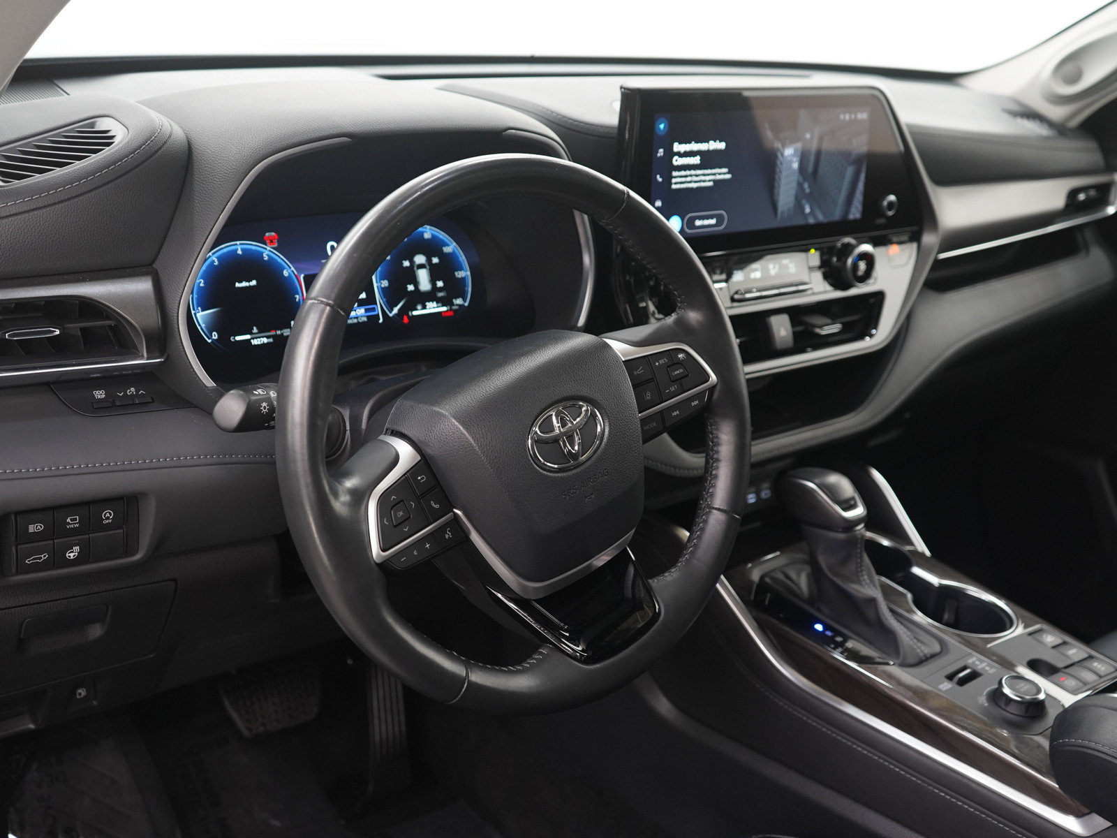 Used 2024 Toyota Highlander Limited AWD/4WD image 24