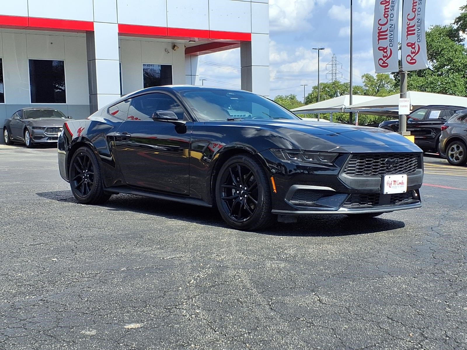 Used 2025 Ford Mustang Coupe RWD image 4