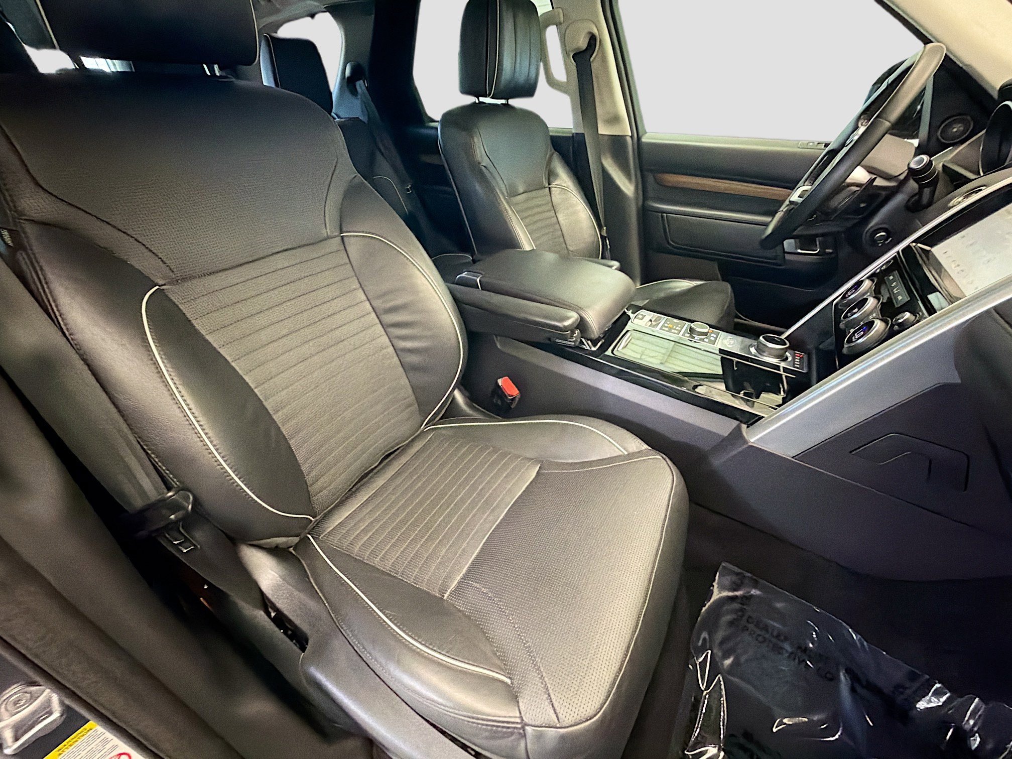 Used 2017 Land Rover Discovery HSE Luxury image 15