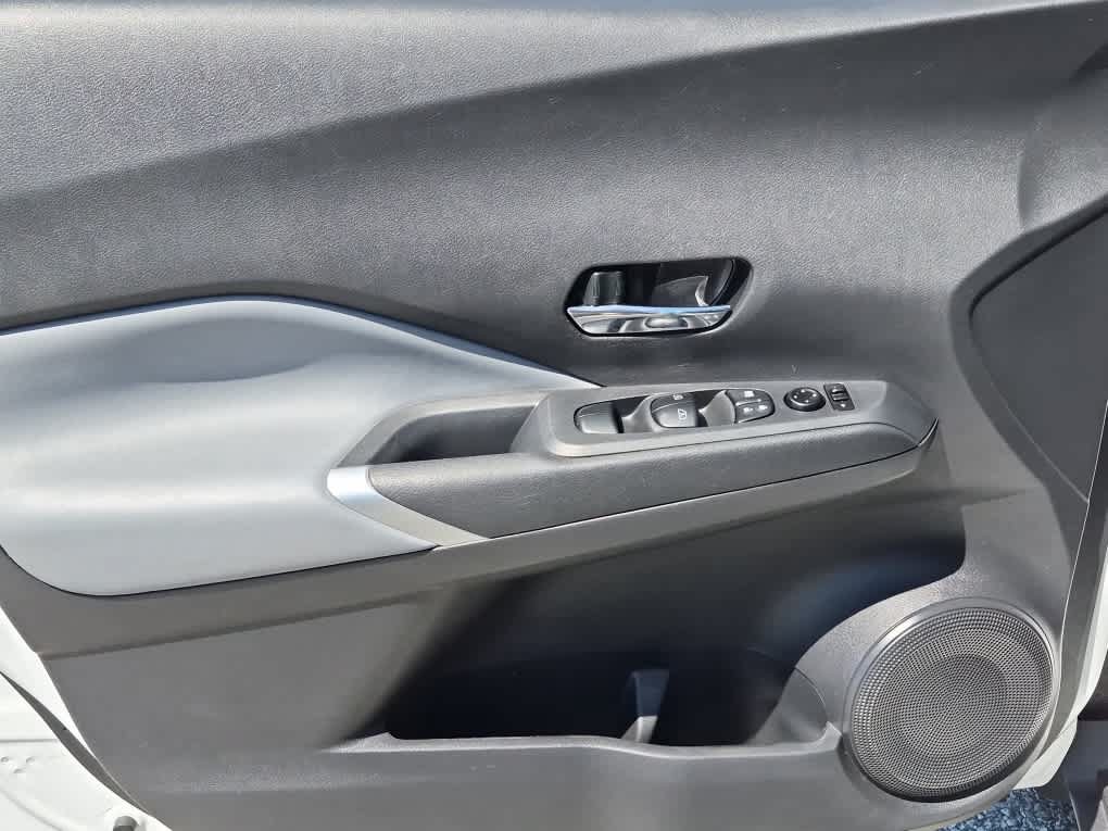 Used 2023 Nissan Kicks SR w/ SR Premium Package FWD image 9
