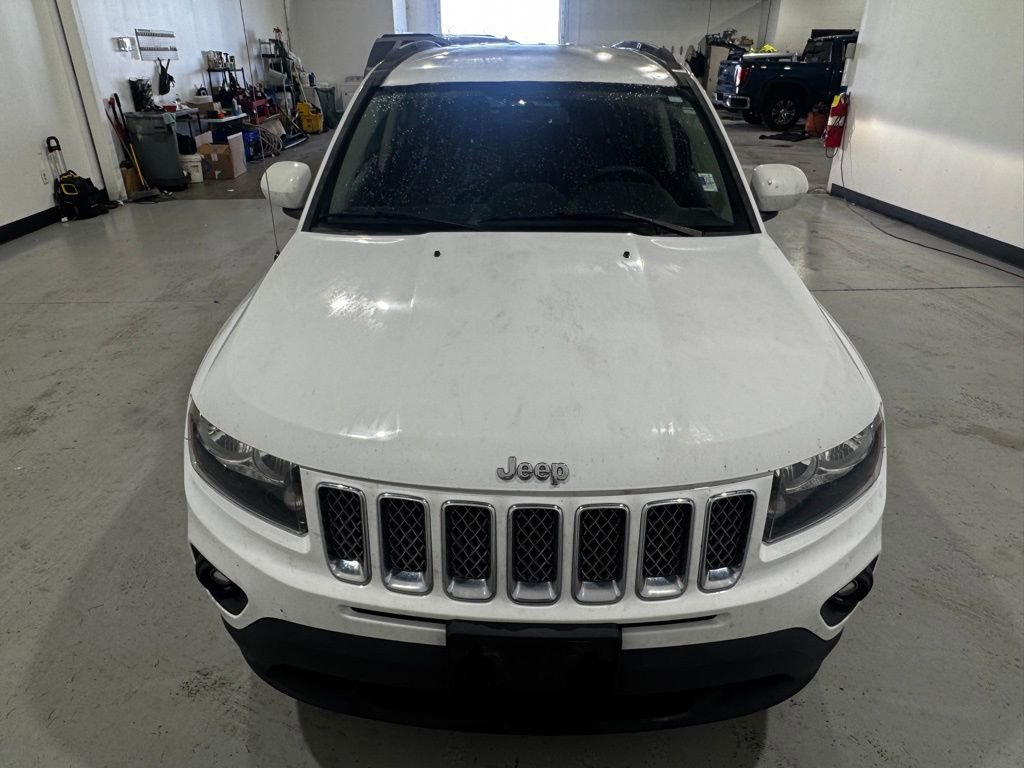 Used 2017 Jeep Compass Latitude image 3