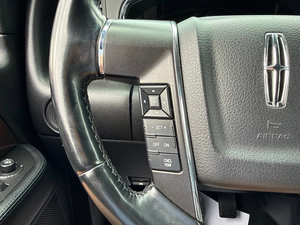 Used 2017 Lincoln Navigator Select AWD/4WD image 34