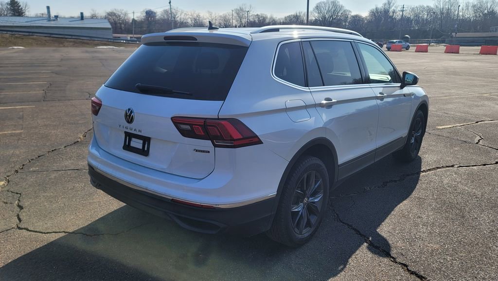 Used 2022 Volkswagen Tiguan SE AWD/4WD image 12