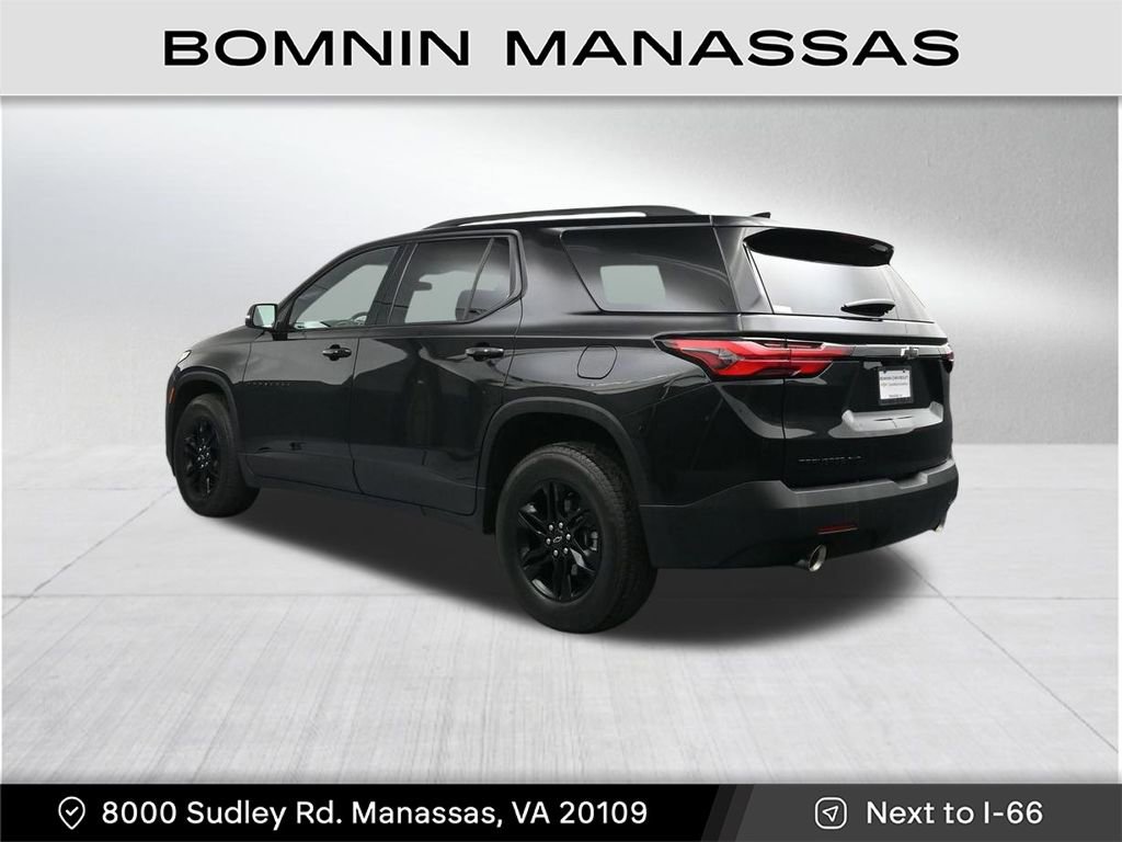 Used 2023 Chevrolet Traverse LT w/ Midnight/Sport Edition image 3