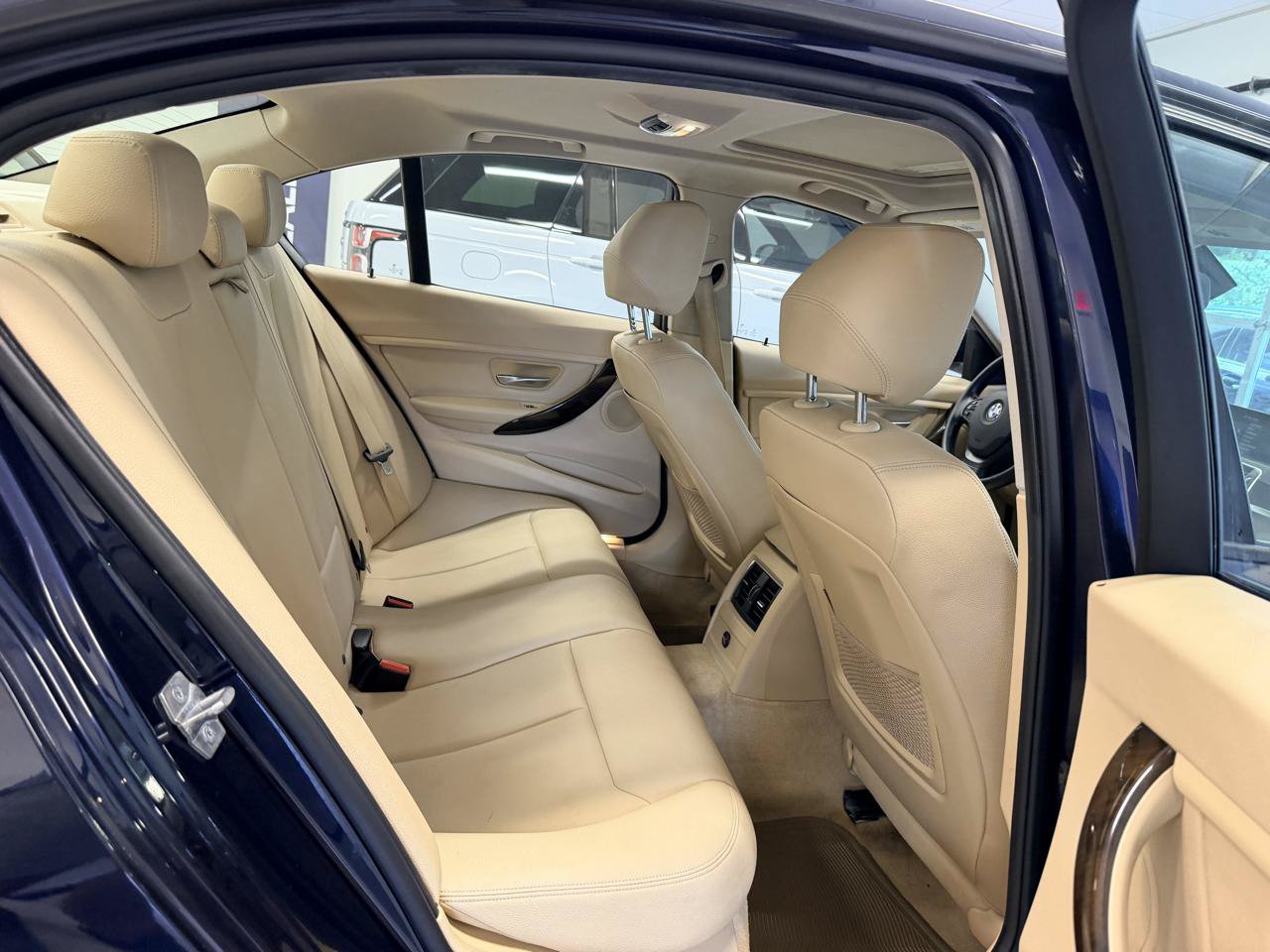 Used 2016 BMW 320i xDrive Sedan AWD/4WD image 22