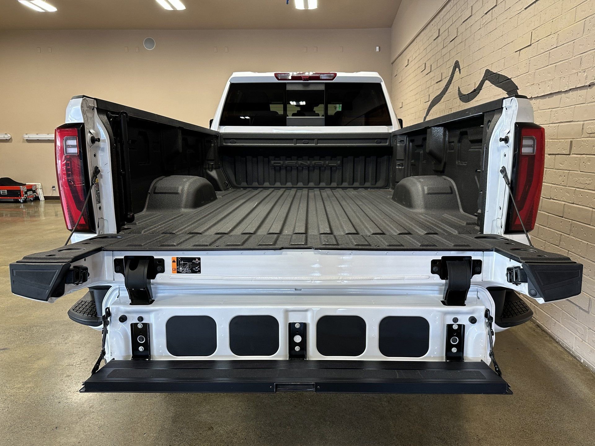 Used 2024 GMC Sierra 3500 Denali image 8