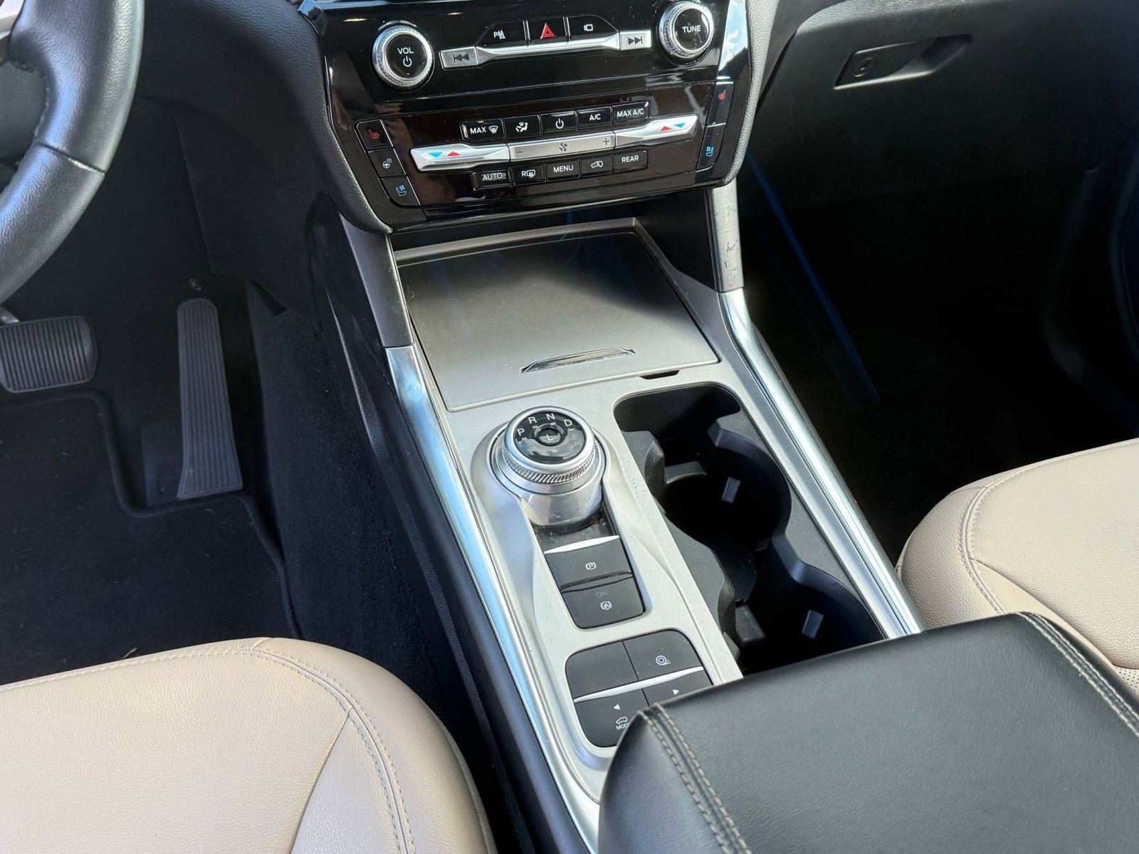 Used 2023 Ford Explorer Limited image 17