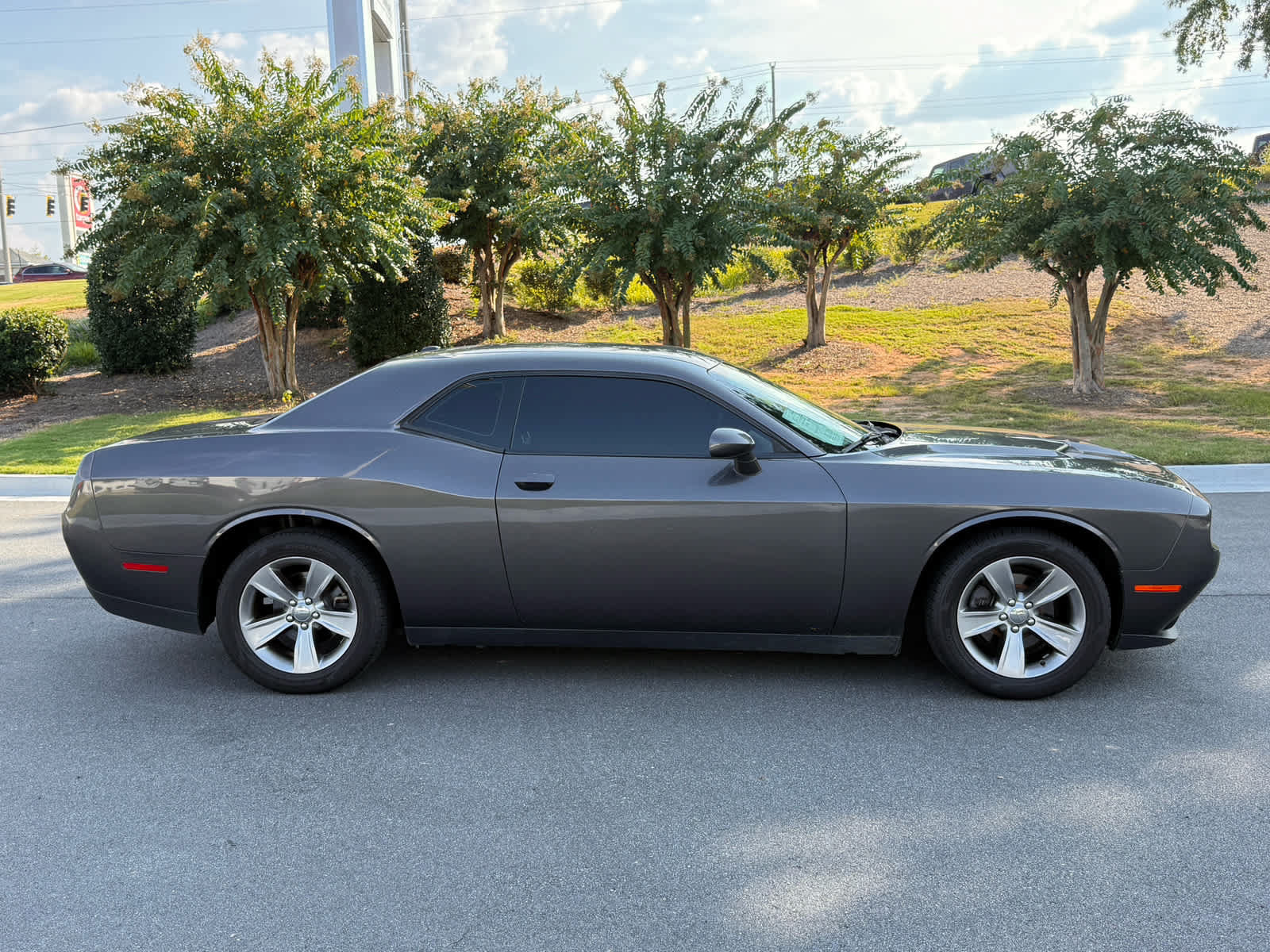 Used 2015 Dodge Challenger SXT RWD image 6
