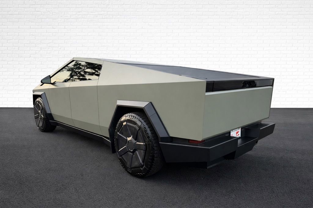 Used 2024 Tesla Cybertruck AWD Crew Cab image 7