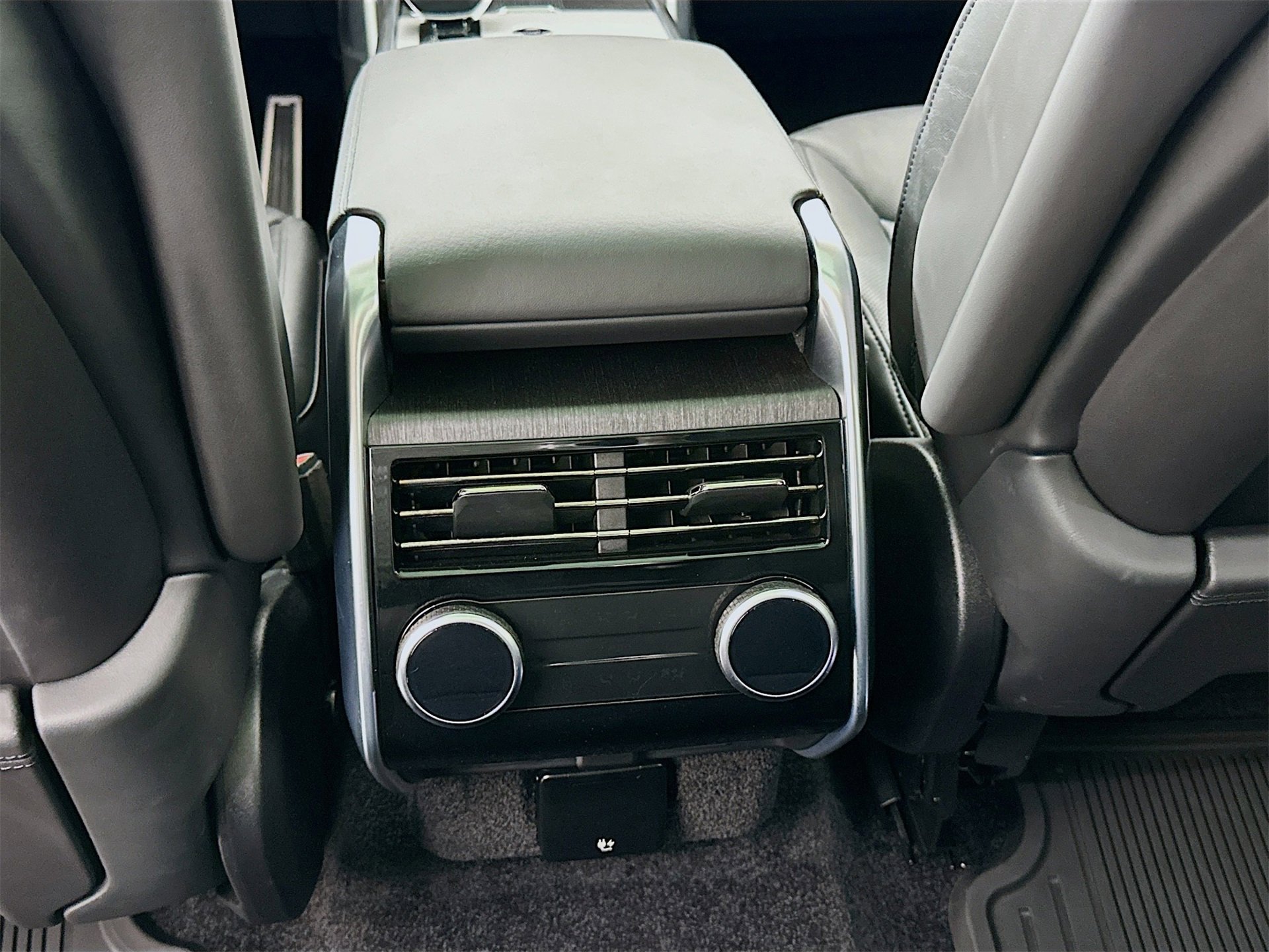 Used 2025 Land Rover Range Rover Long Wheelbase Autobiography image 27