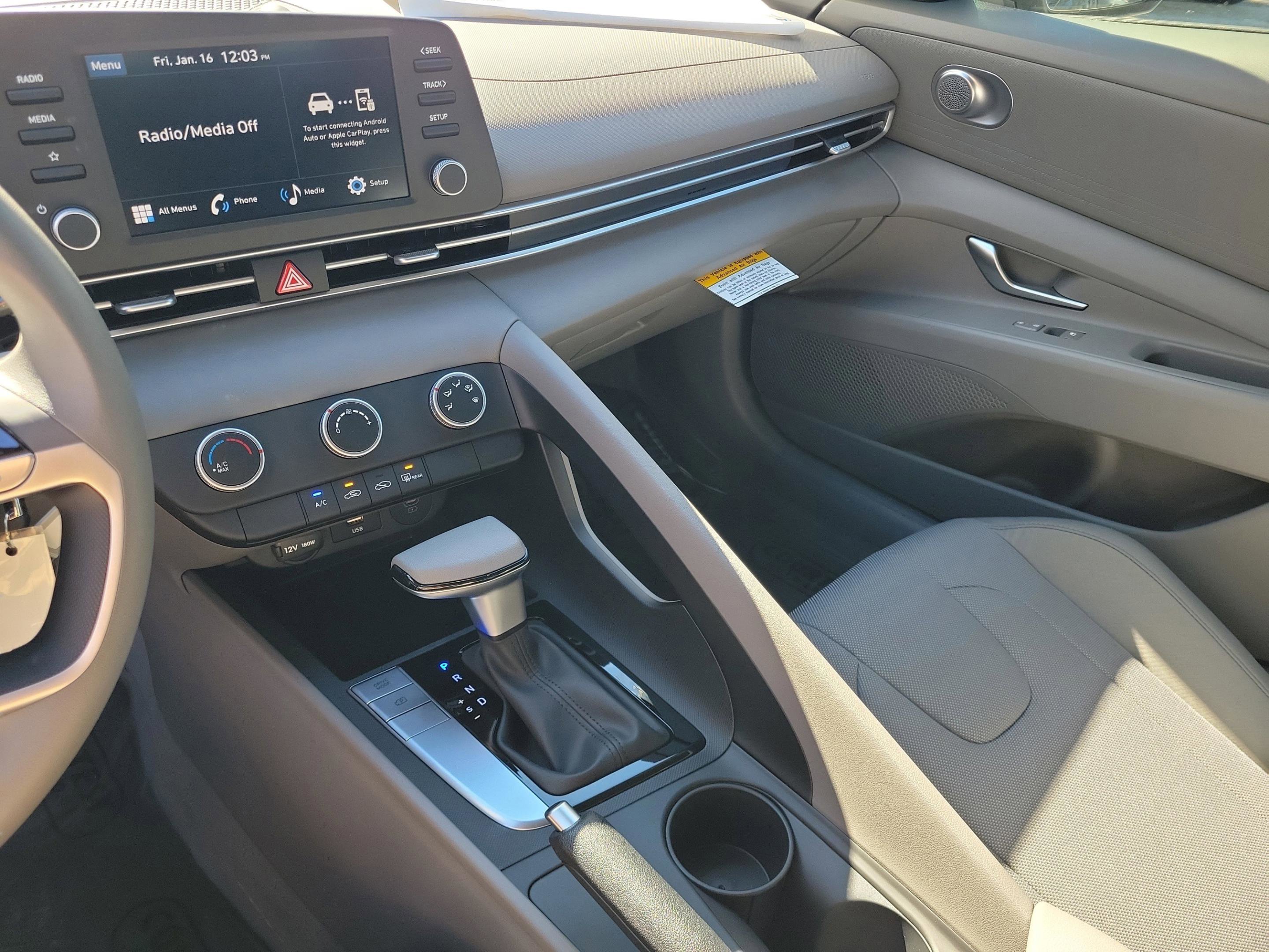 New 2026 Hyundai Elantra SE image 32