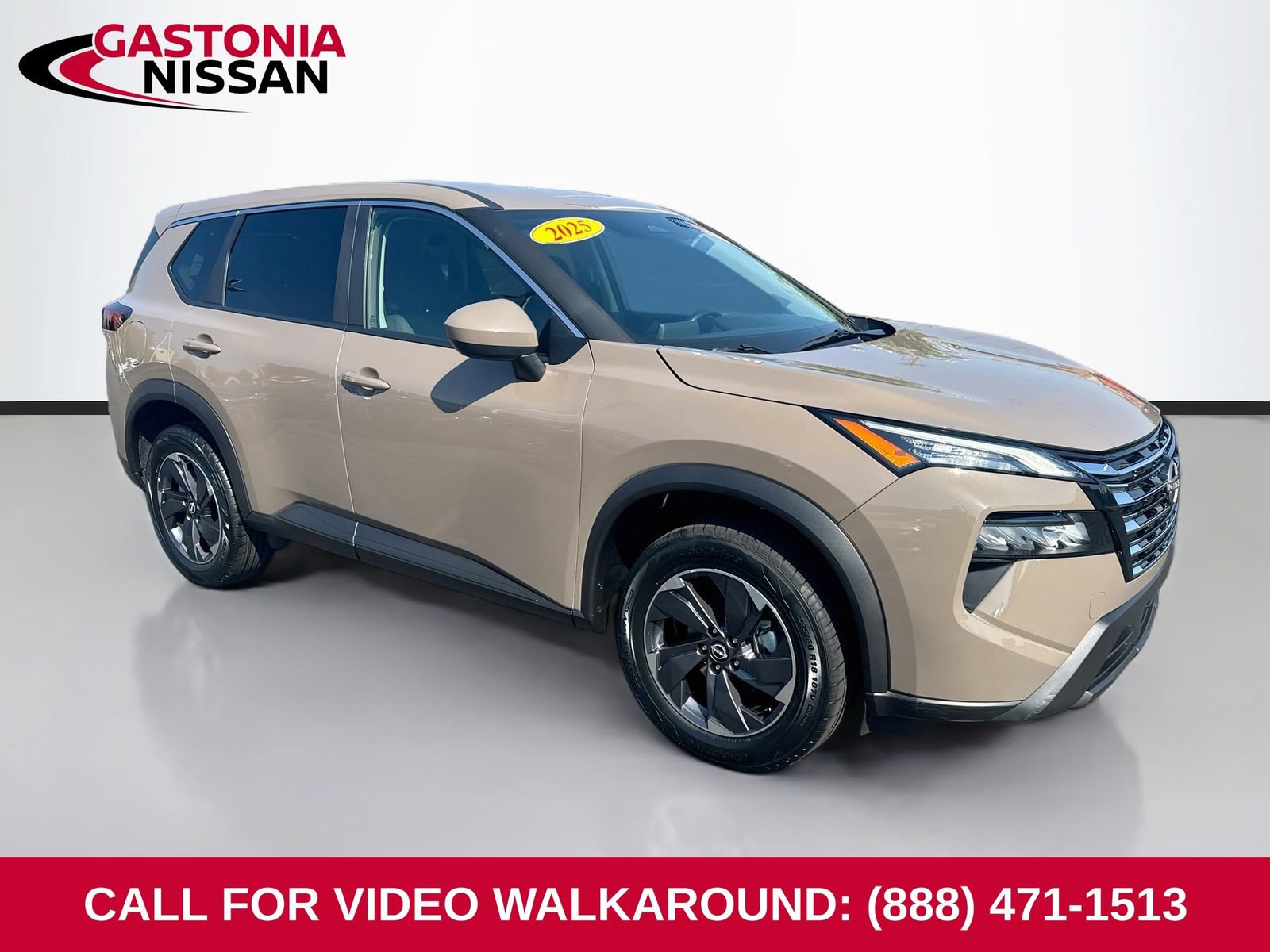 Used 2025 Nissan Rogue SV FWD image 1