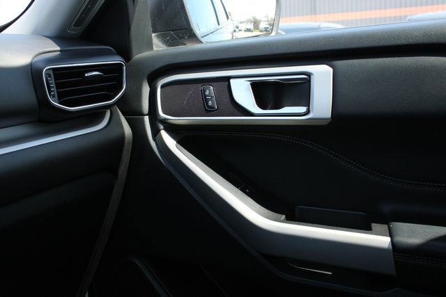 Used 2023 Ford Explorer XLT w/ Equipment Group 202A AWD/4WD image 21