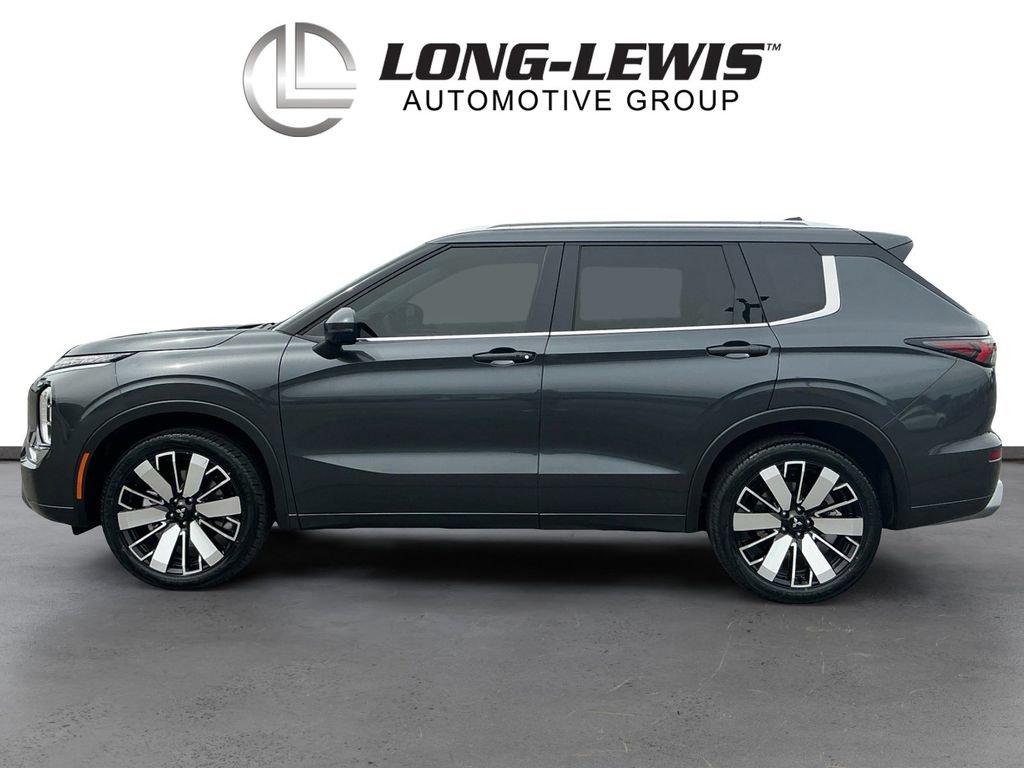 Used 2025 Mitsubishi Outlander SEL FWD image 2