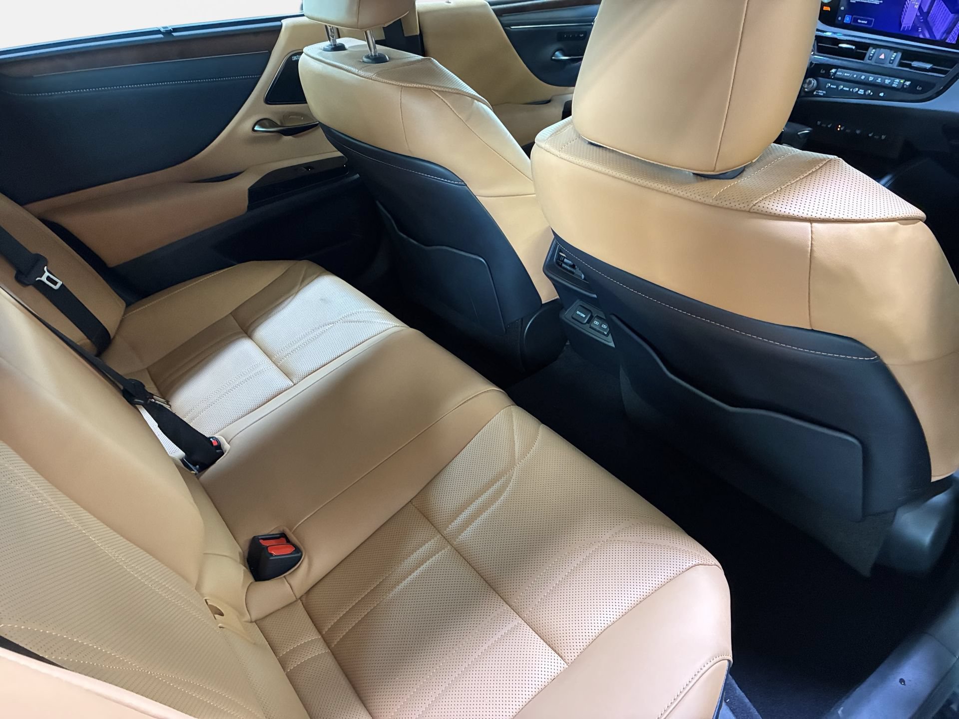 Used 2025 Lexus ES 350 Ultra Luxury w/ Accessory Package (Z1) FWD image 11