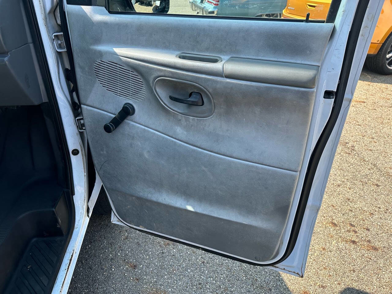Used 2003 Ford E-150 and Econoline 150 image 17