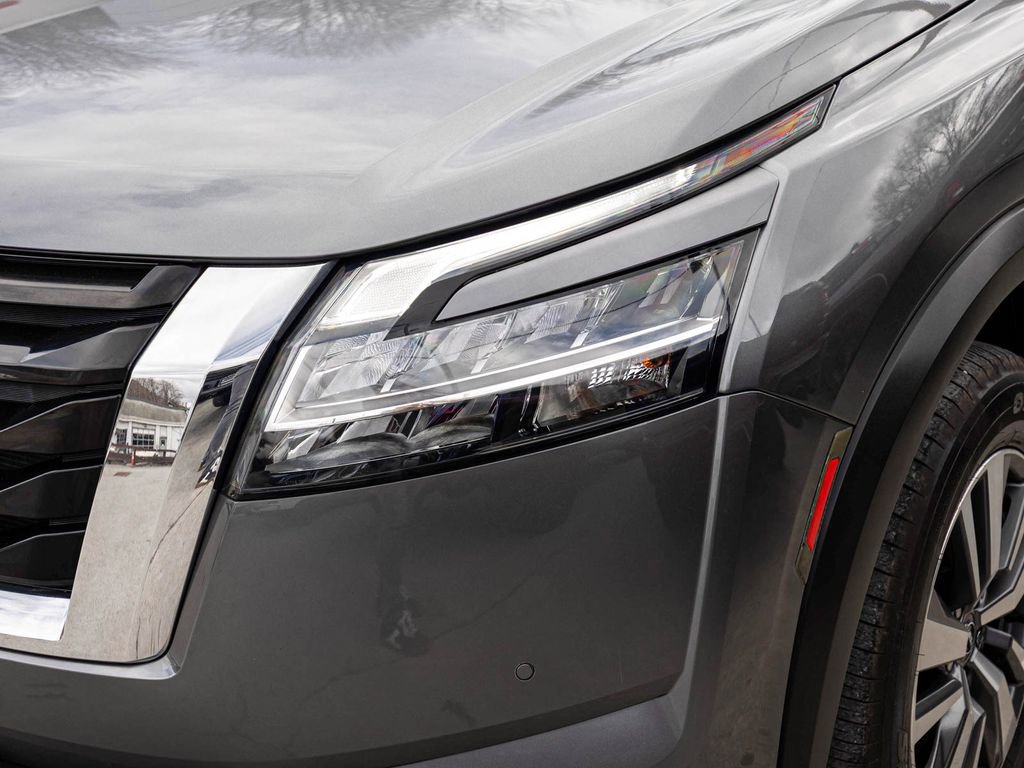 Used 2023 Nissan Pathfinder SL AWD/4WD image 37