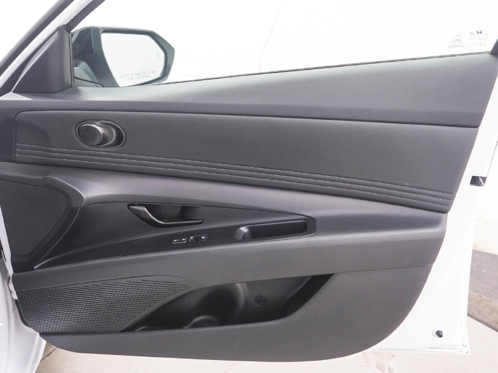 Used 2025 Hyundai Elantra SEL FWD image 9