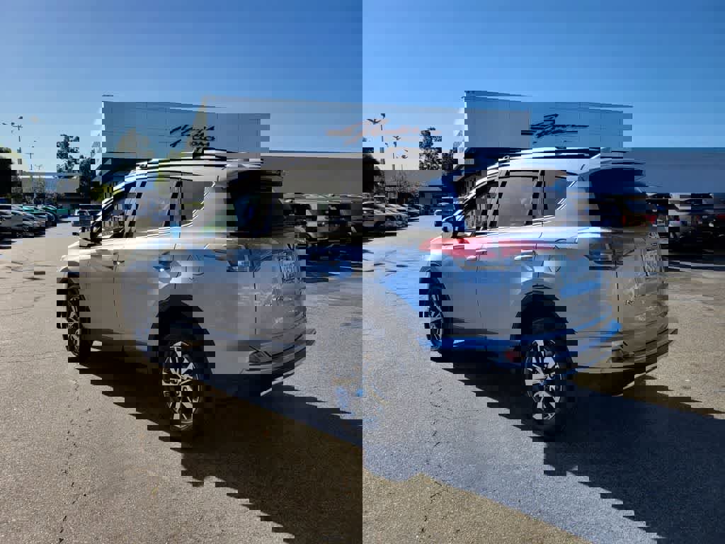 Used 2016 Toyota RAV4 XLE AWD/4WD image 3