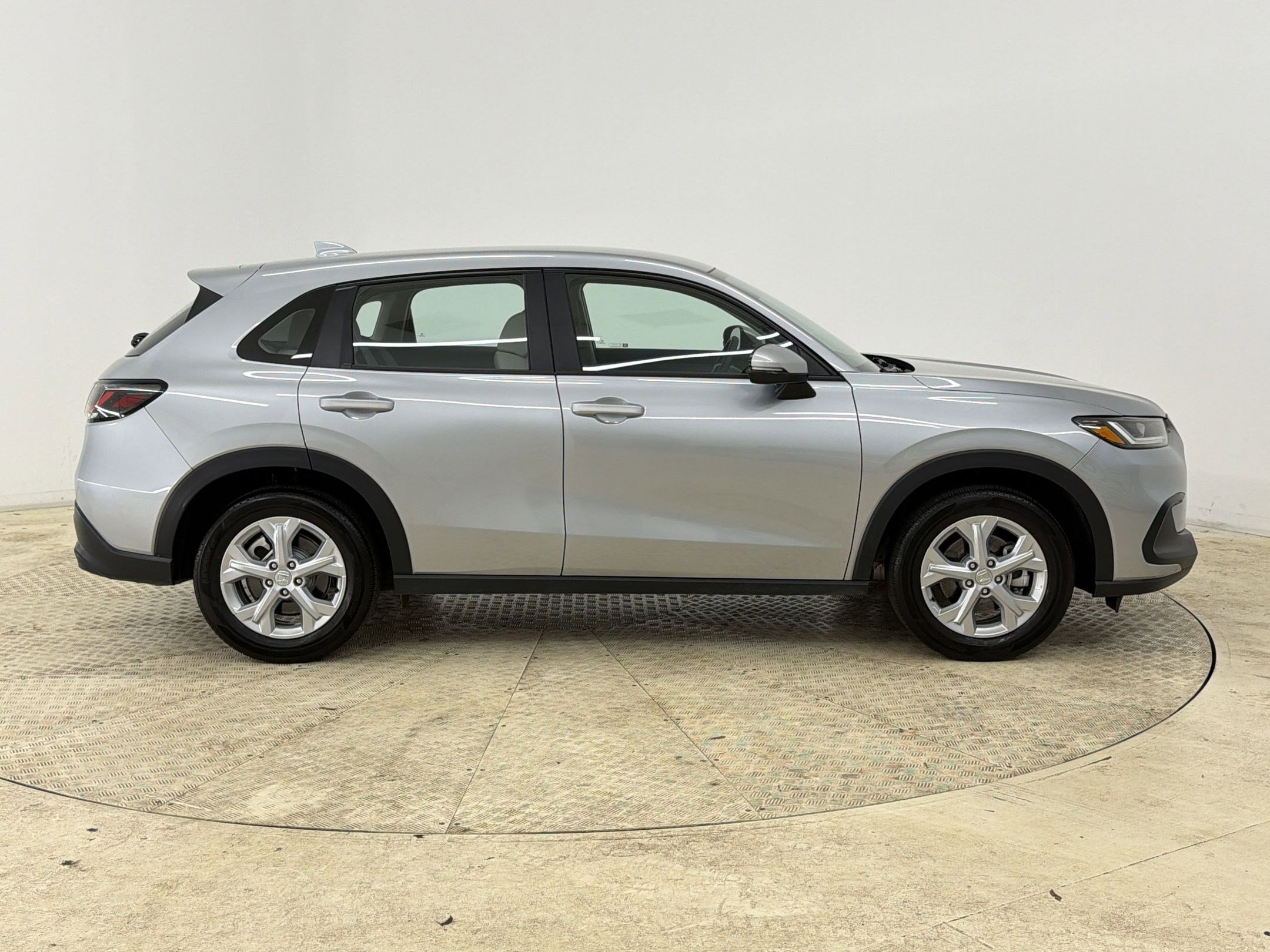 Used 2025 Honda HR-V LX image 8