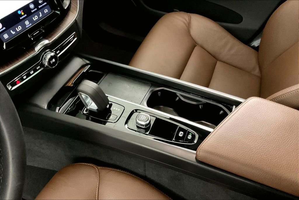 Used 2022 Volvo XC60 T8 Inscription Expression image 17