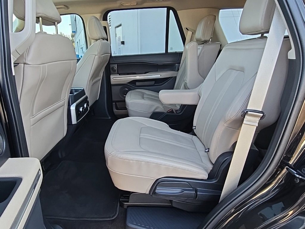 Used 2023 Ford Expedition Limited image 31