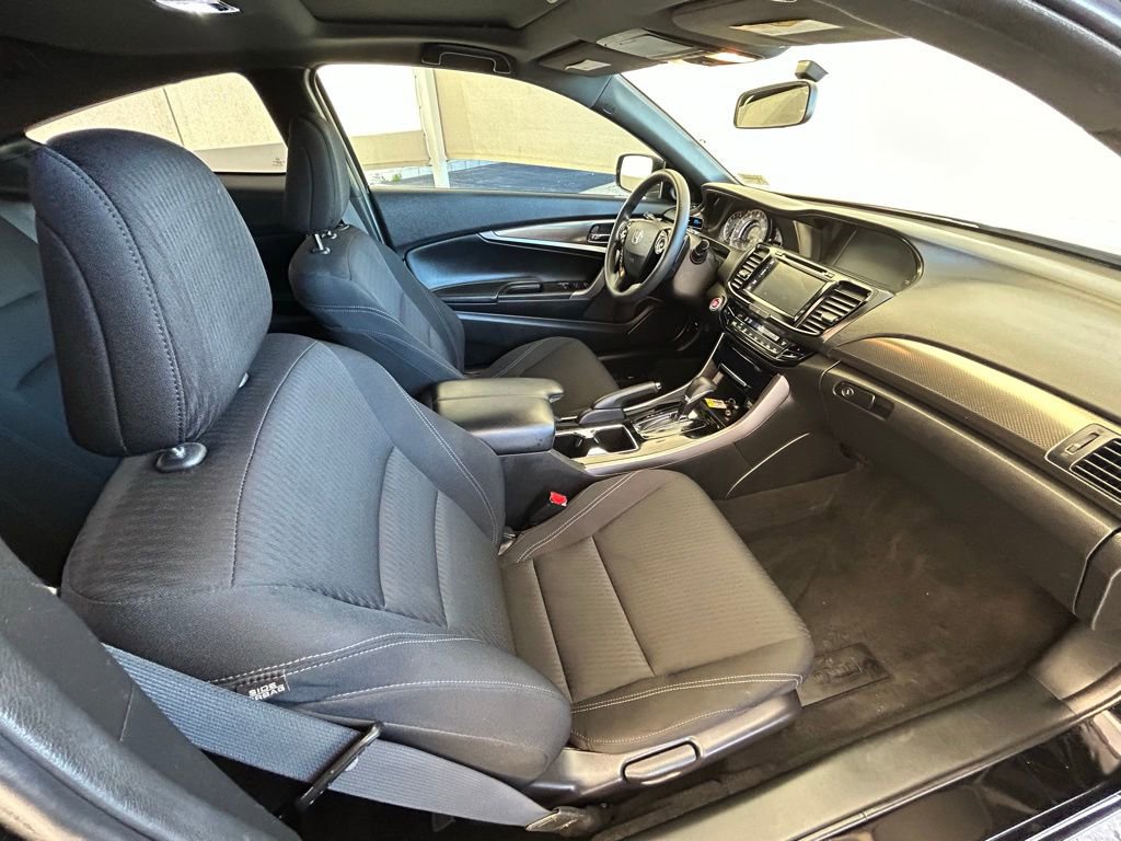 Used 2016 Honda Accord EX image 6