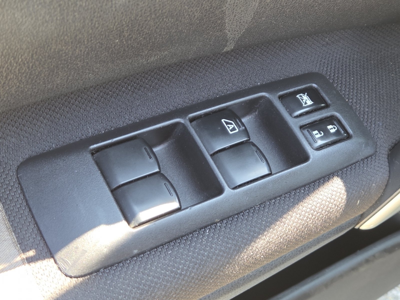 Used 2011 Nissan Rogue S AWD/4WD image 23