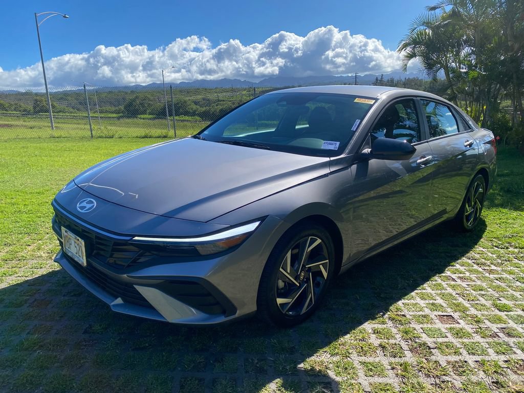Used 2025 Hyundai Elantra Sport FWD image 3