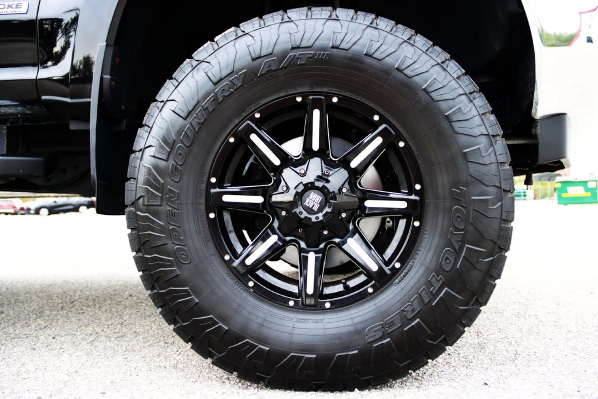 Used 2017 Ford F250 XLT w/ XLT Premium Package AWD/4WD image 59