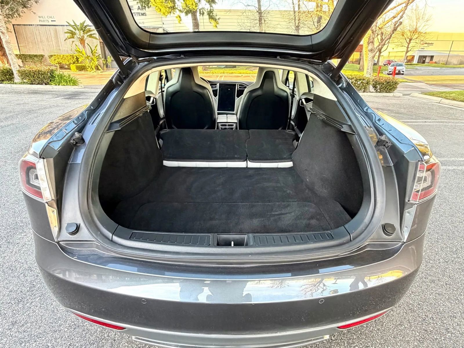 Used 2015 Tesla Model S 85 image 23