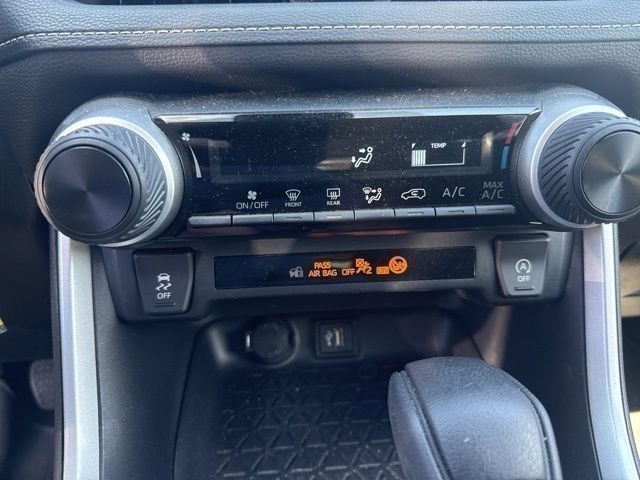 Used 2023 Toyota RAV4 LE AWD/4WD image 15