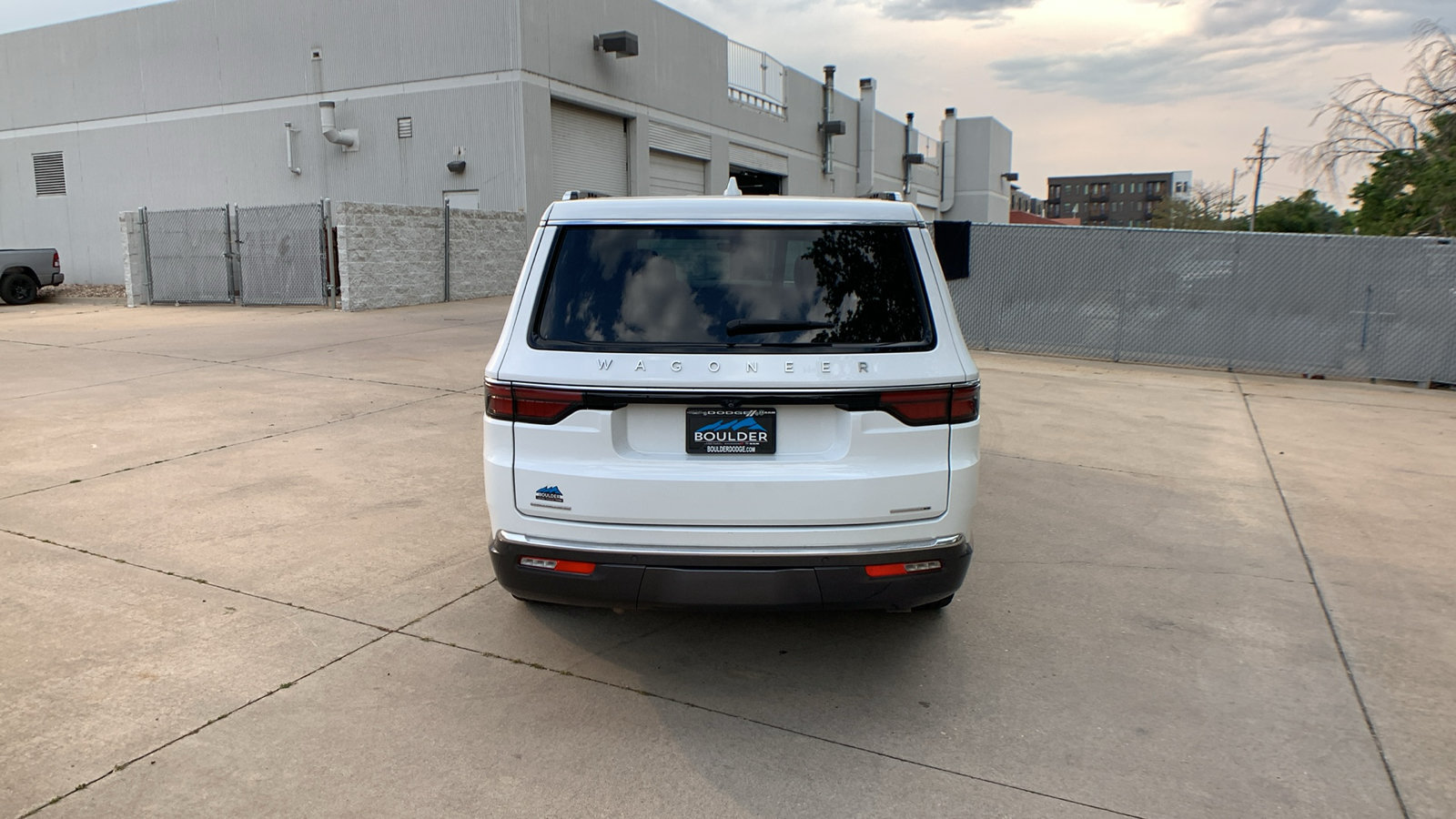 Used 2022 Jeep Wagoneer Series III w/ Premium Group I AWD/4WD image 4