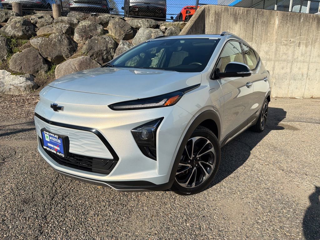 Used 2022 Chevrolet Bolt EUV Premier w/ Sun & Sound Package FWD image 1