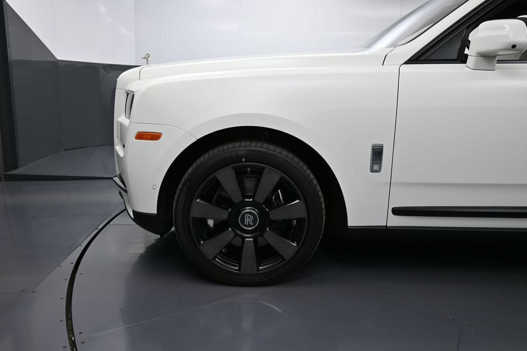Certified 2022 Rolls-Royce Cullinan w/ Dark Exterior Package AWD/4WD image 12