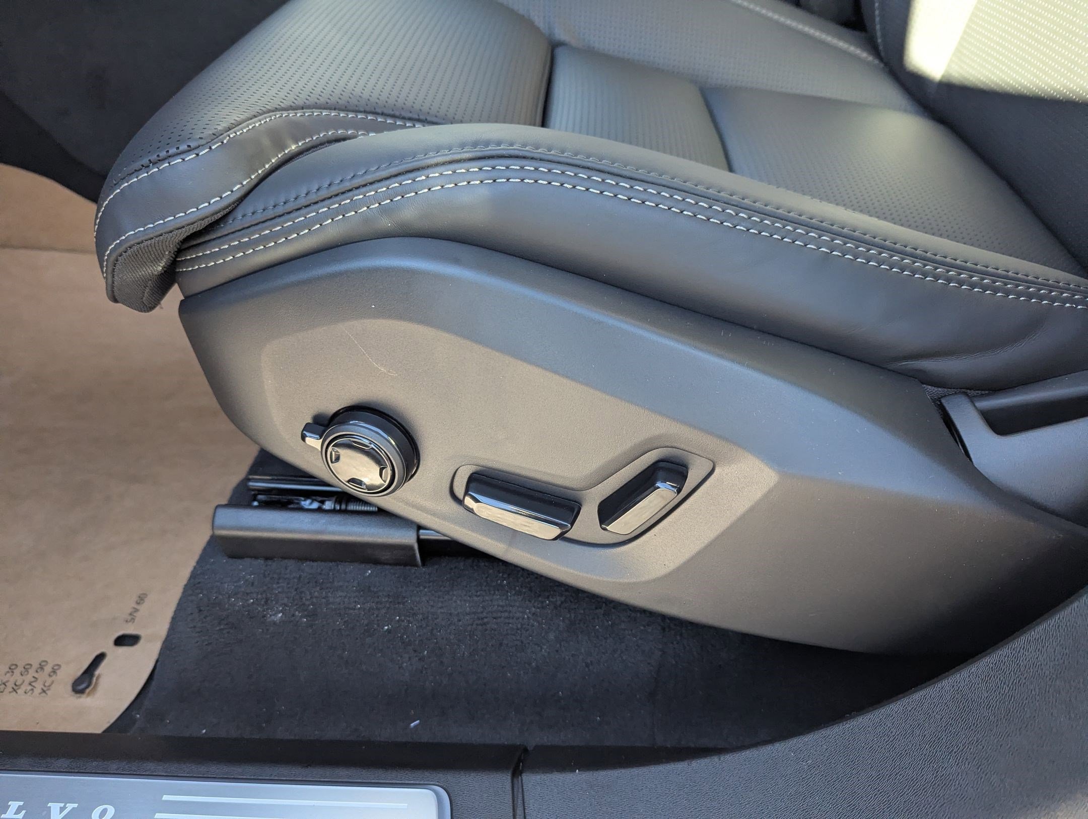 New 2026 Volvo XC90 T8 Ultra w/ Protection Package Premier image 9