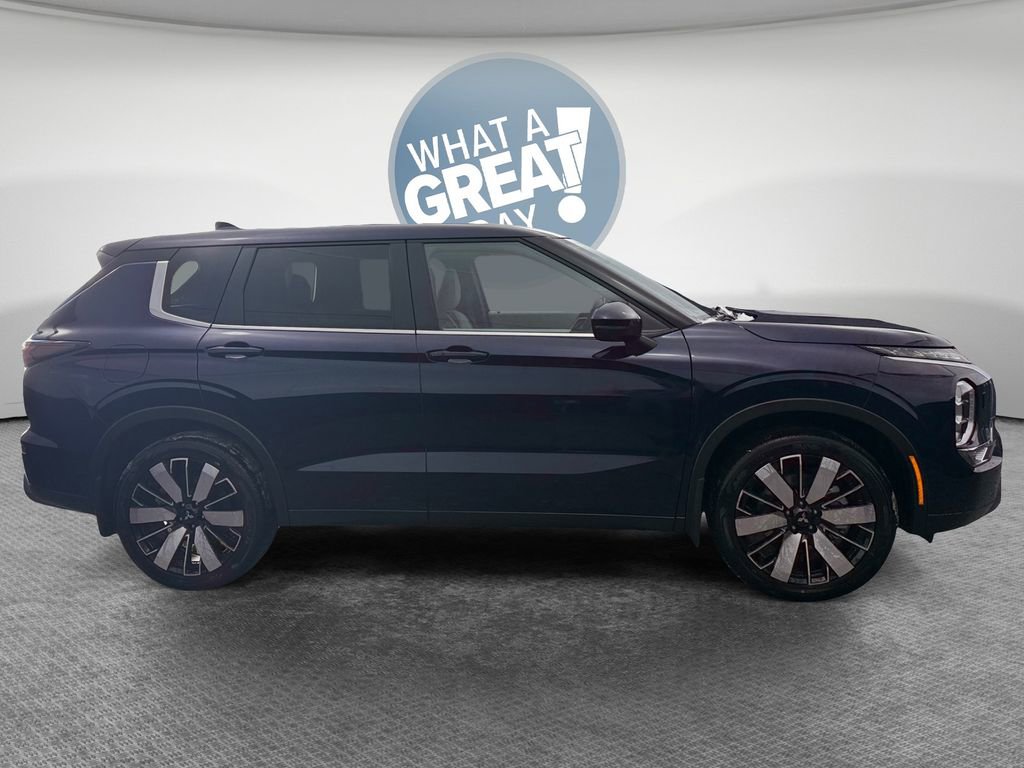 New 2026 Mitsubishi Outlander SE image 2