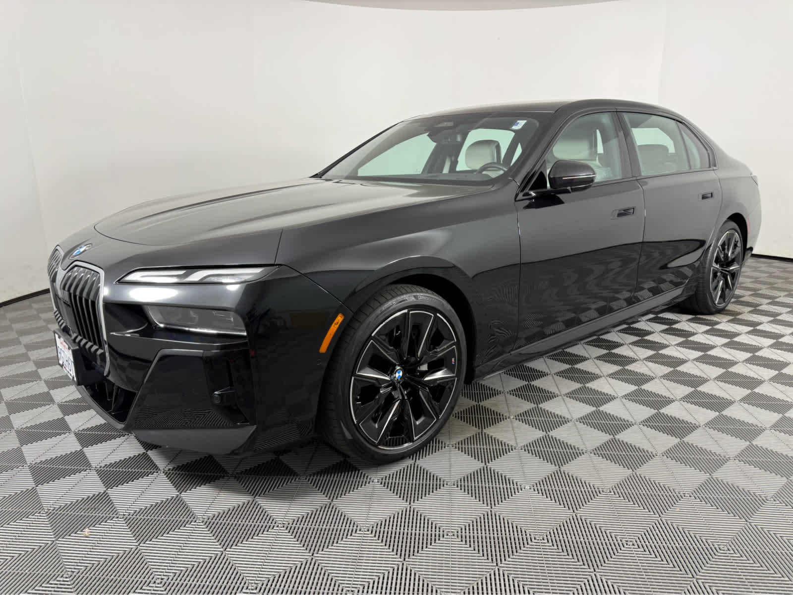 Certified 2023 BMW 740i RWD image 7