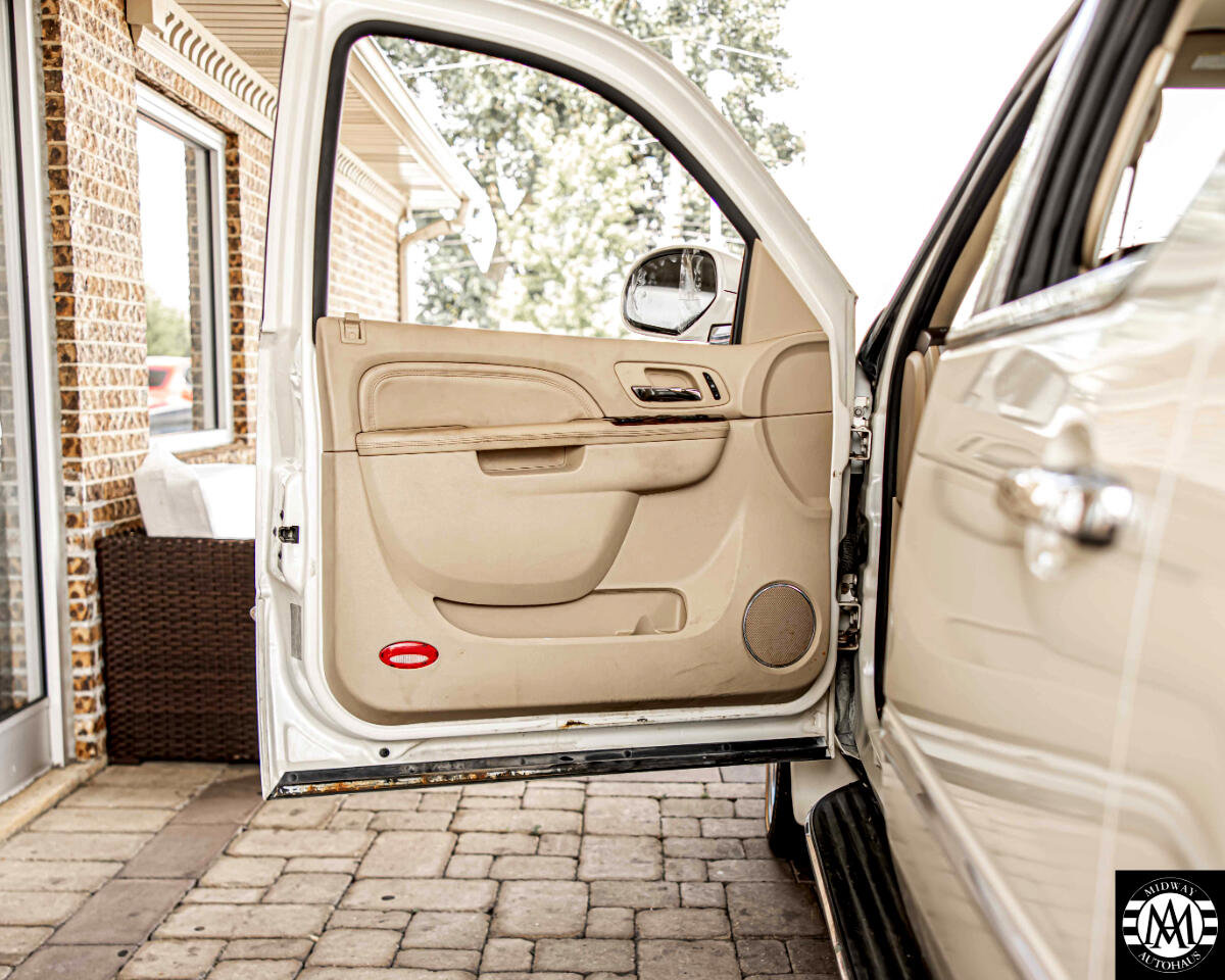 Used 2010 Cadillac Escalade EXT Luxury image 28