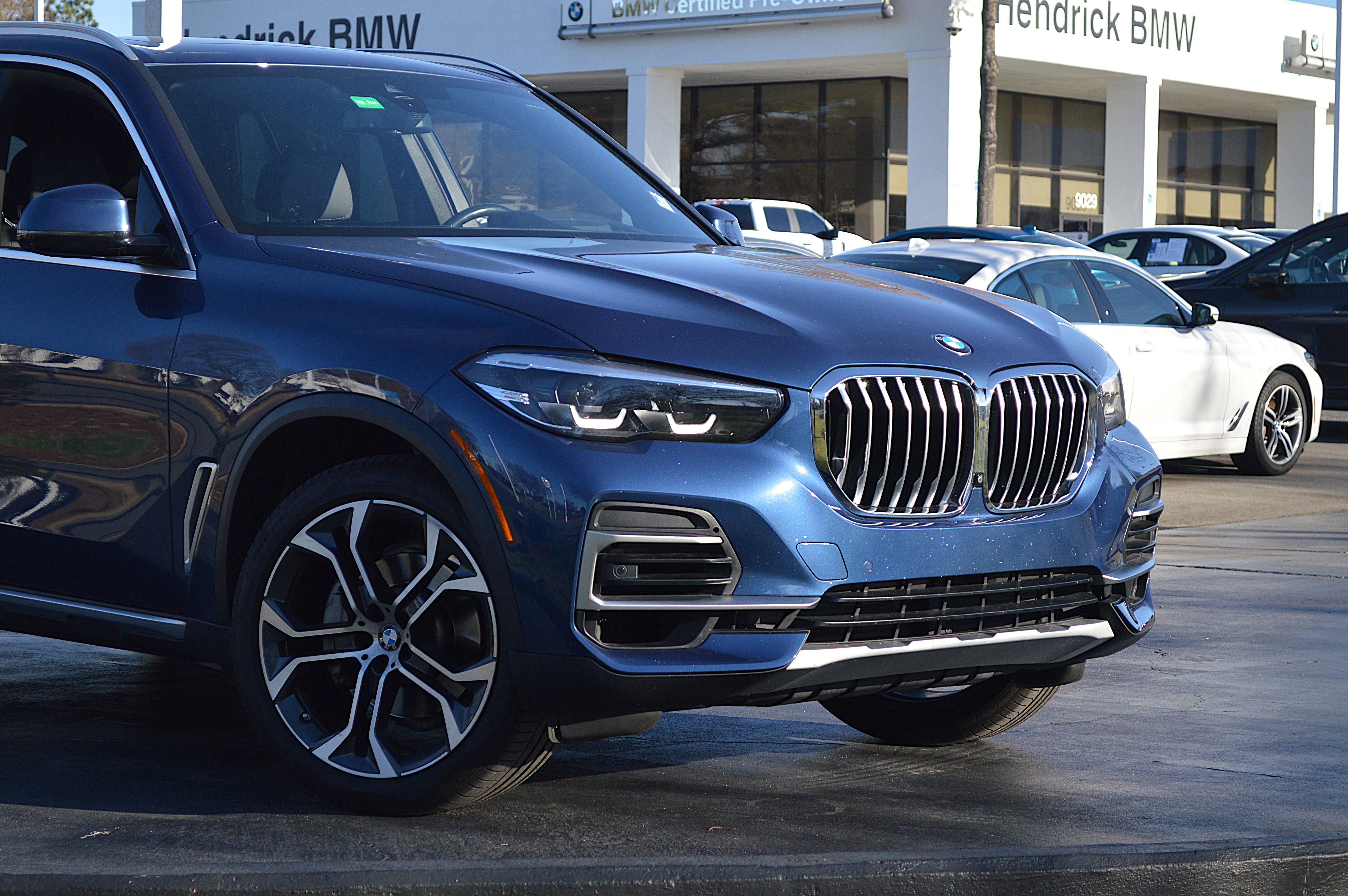 Used 2022 BMW X5 xDrive40i w/ Premium Package image 2