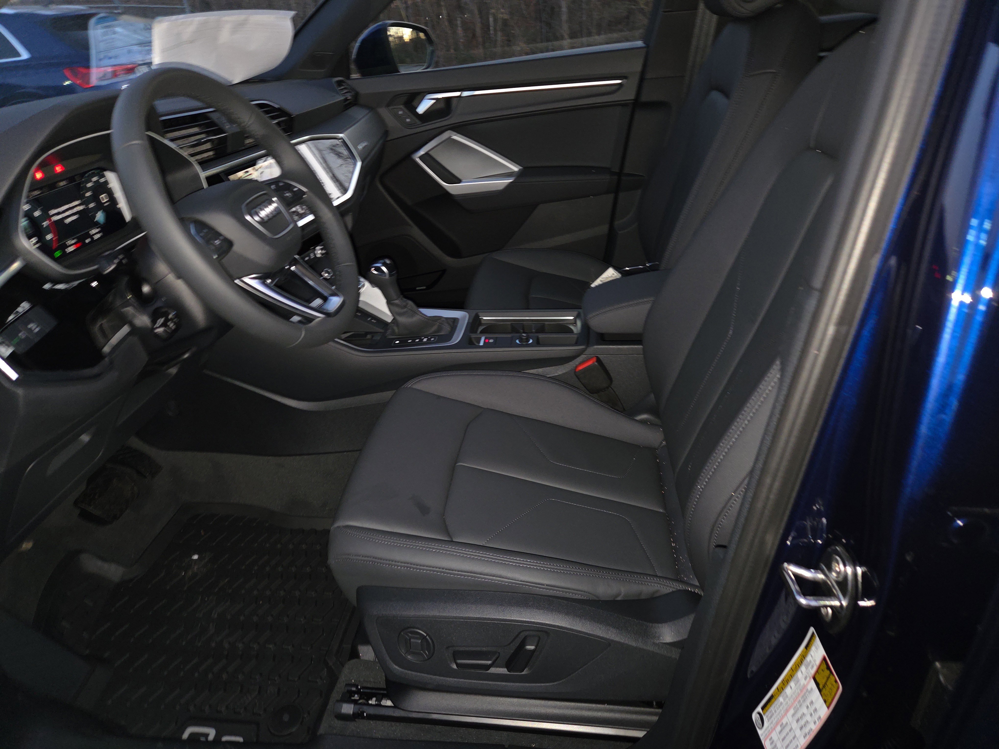 New 2025 Audi Q3 2.0T Premium image 4