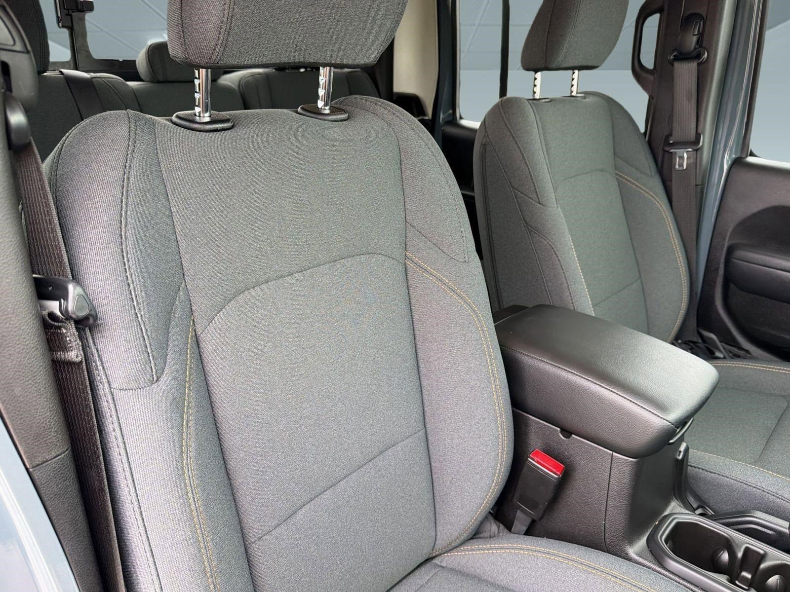 Used 2025 Jeep Gladiator Sport image 21