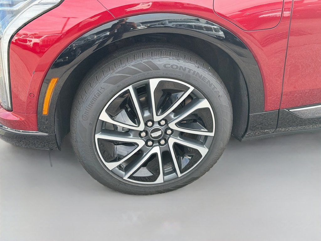 Certified 2025 Cadillac Optiq Sport 2 w/ LPO, Floor Liner Package AWD/4WD image 35
