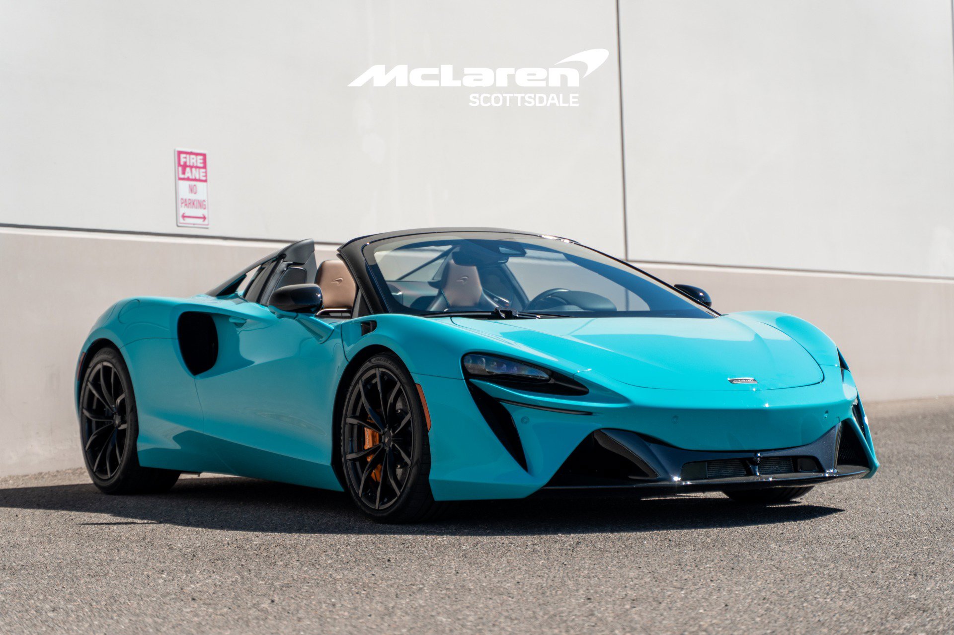 Used 2025 McLaren Artura Spider image 9