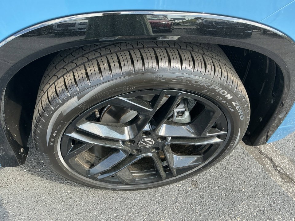 New 2026 Volkswagen Tiguan SE R-Line FWD image 25