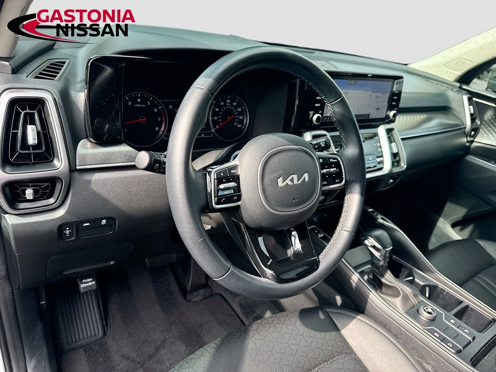 Used 2022 Kia Sorento S FWD image 11