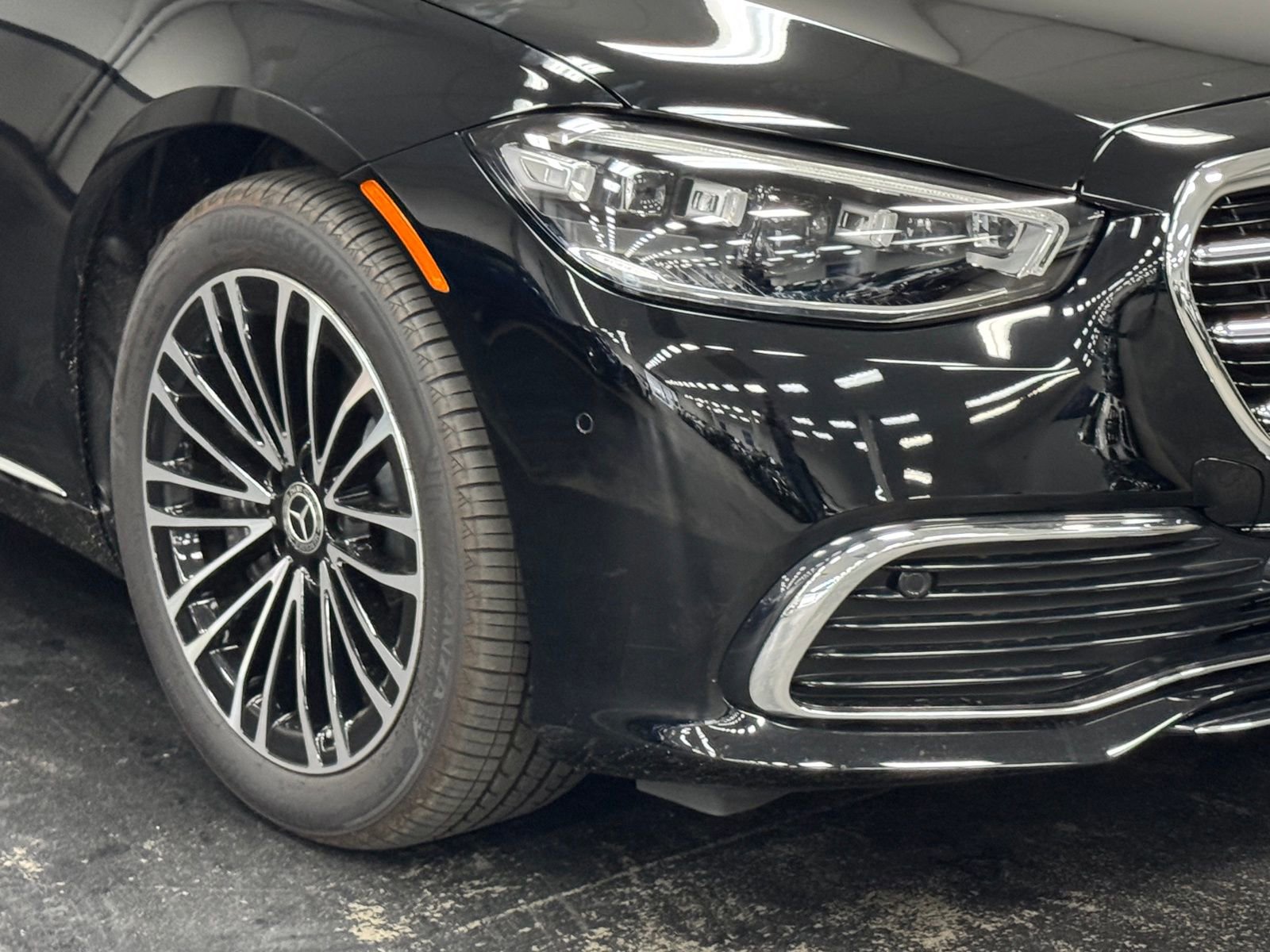 Used 2024 Mercedes-Benz S 580e 4MATIC Sedan image 4