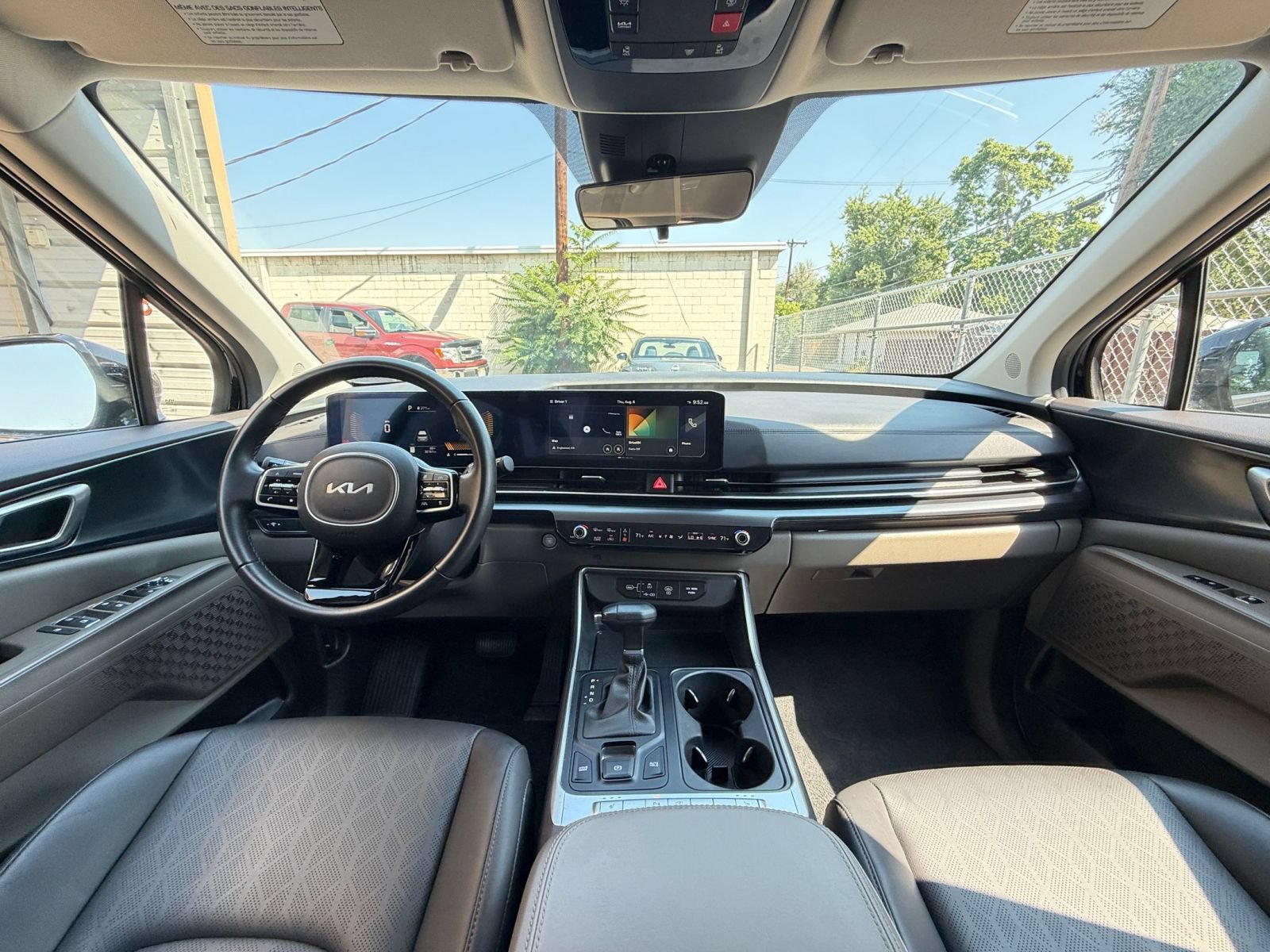 Used 2026 Kia Carnival FWD image 28