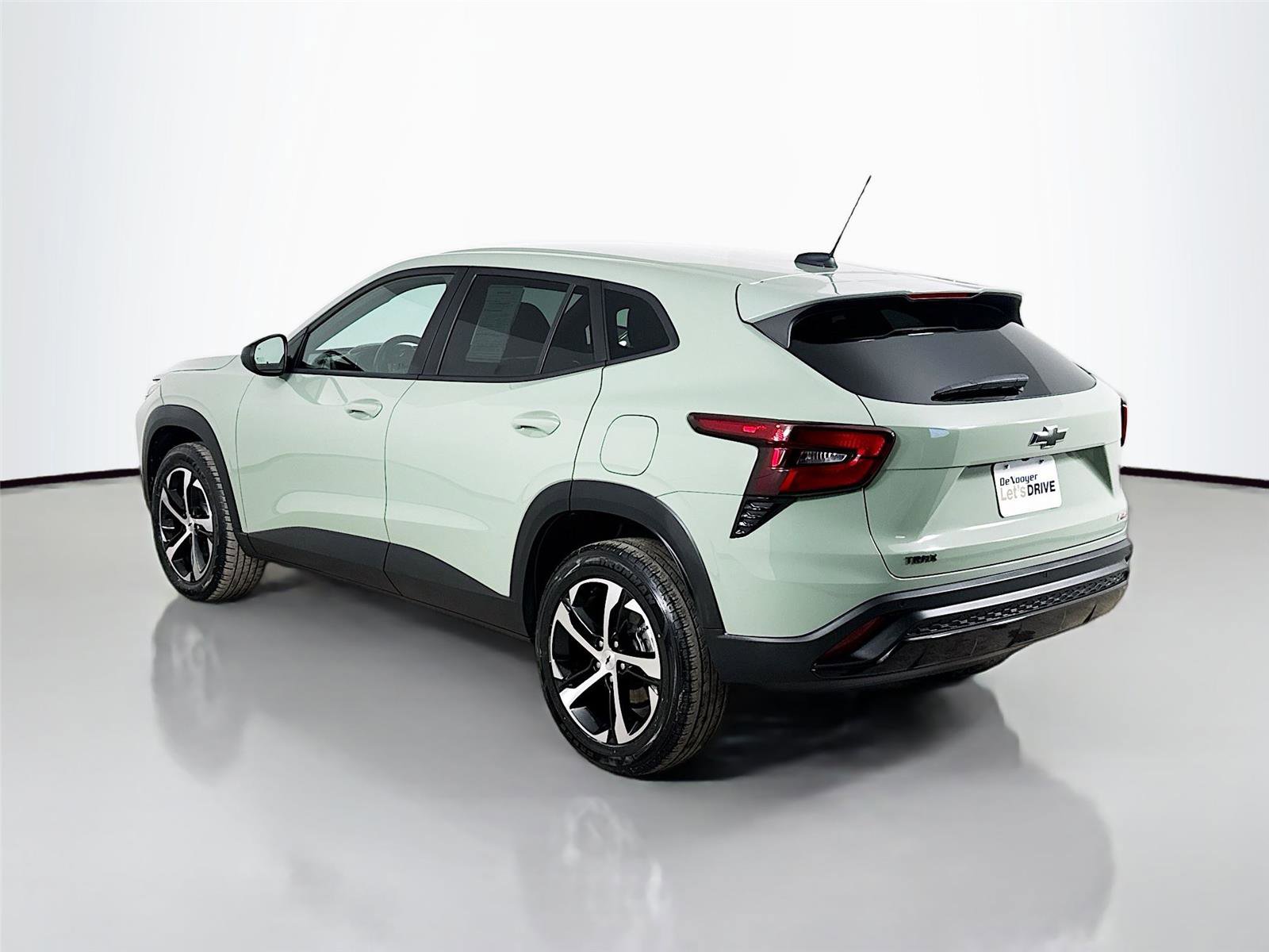 Used 2024 Chevrolet Trax RS w/ Driver Confidence Package image 7