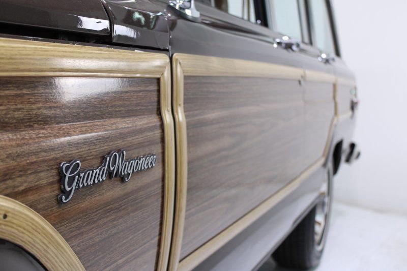 Used 1987 Jeep Grand Wagoneer image 14